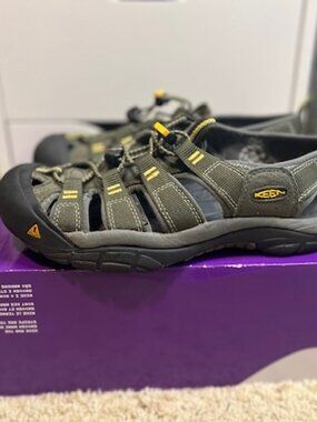 Keen Men's Newport H2 Olive Black Gray Size 7.5 Water Sandal Hiking Shoes No Box